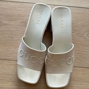 Authentic white rubber Gucci slides with heel🤍